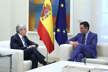 2/06/2022. Pedro Sánchez mantiene un encuentro con el presidente del COI, Thomas Bach. Pedro Sánchez durante su encuentro con el presidente ...