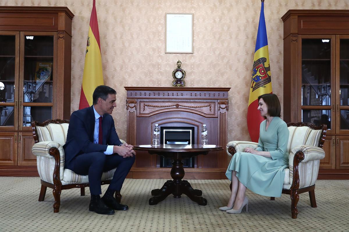 3/06/2022. El presidente del Gobierno viaja a la República de Moldavia. Pedro Sánchez durante su reunión con la presidenta moldava, Maia Sandu.