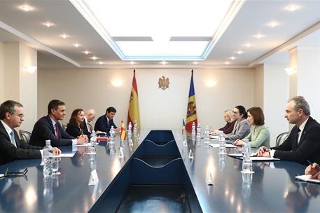 3/06/2022. El presidente del Gobierno viaja a la República de Moldavia. Pedro Sánchez y Maia Sandu durante la reunión de las delegaciones de...