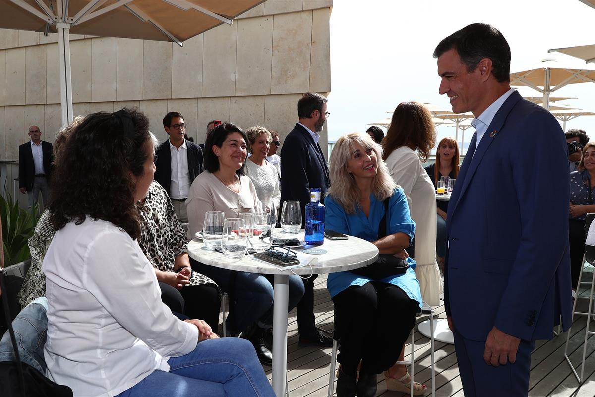 3/10/2022. Pedro Sánchez visita Mallorca. El presidente del Gobierno, Pedro Sánchez, se ha reunido con representantes del colectivo de camar...