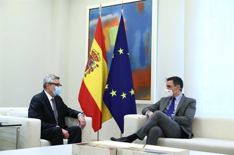 4/04/2022. El presidente del Gobierno se reúne con el embajador de Ucrania en España. El presidente del Gobierno, Pedro Sánchez, y el embaja...