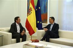 El presidente del Gobierno, Pedro Sánchez, durante su encuentro con el nuevo fiscal general del Estado, Álvaro García Ortiz