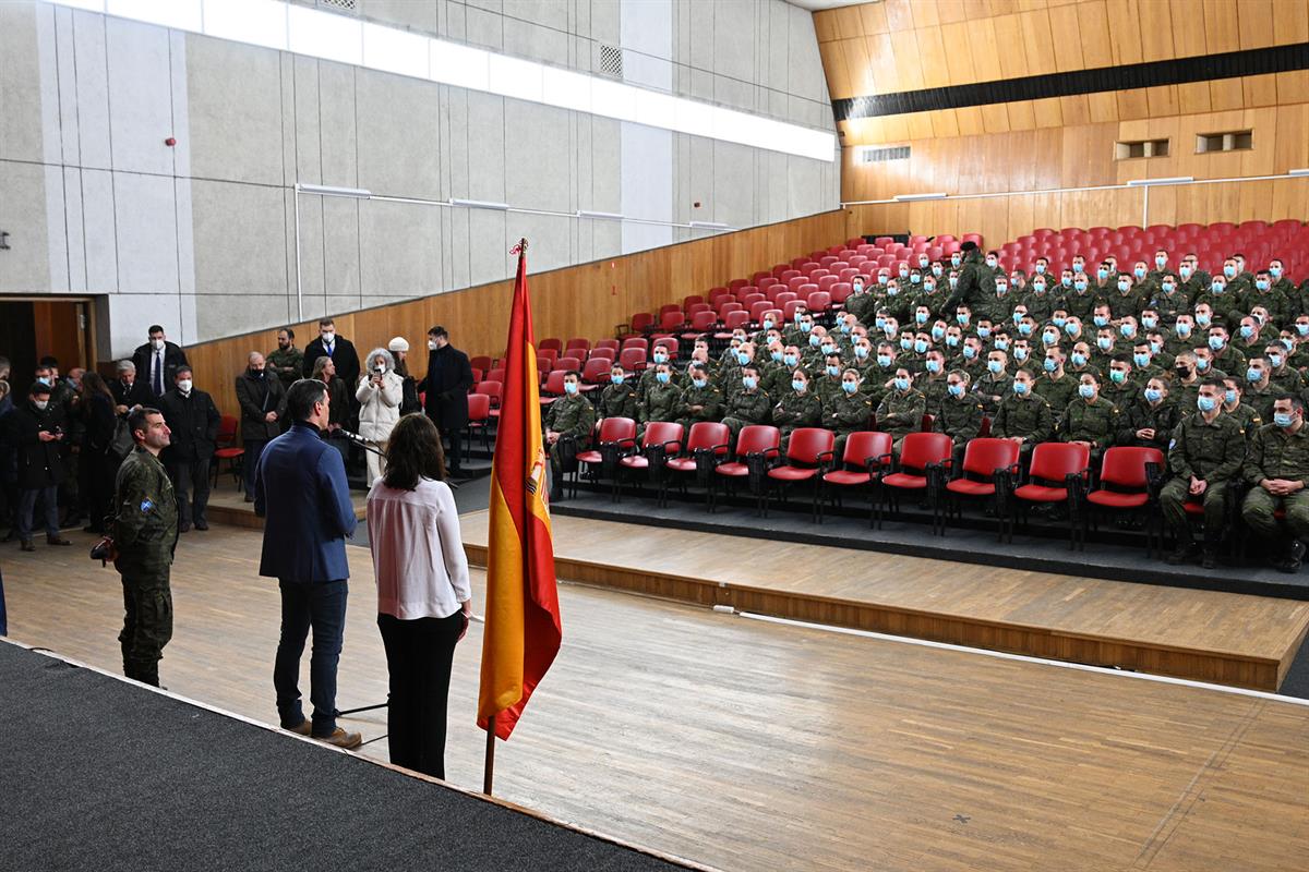 8/03/2022. El presidente del Gobierno viaja a Letonia. El presidente del Gobierno, Pedro Sánchez, se dirige los soldados españoles estaciona...