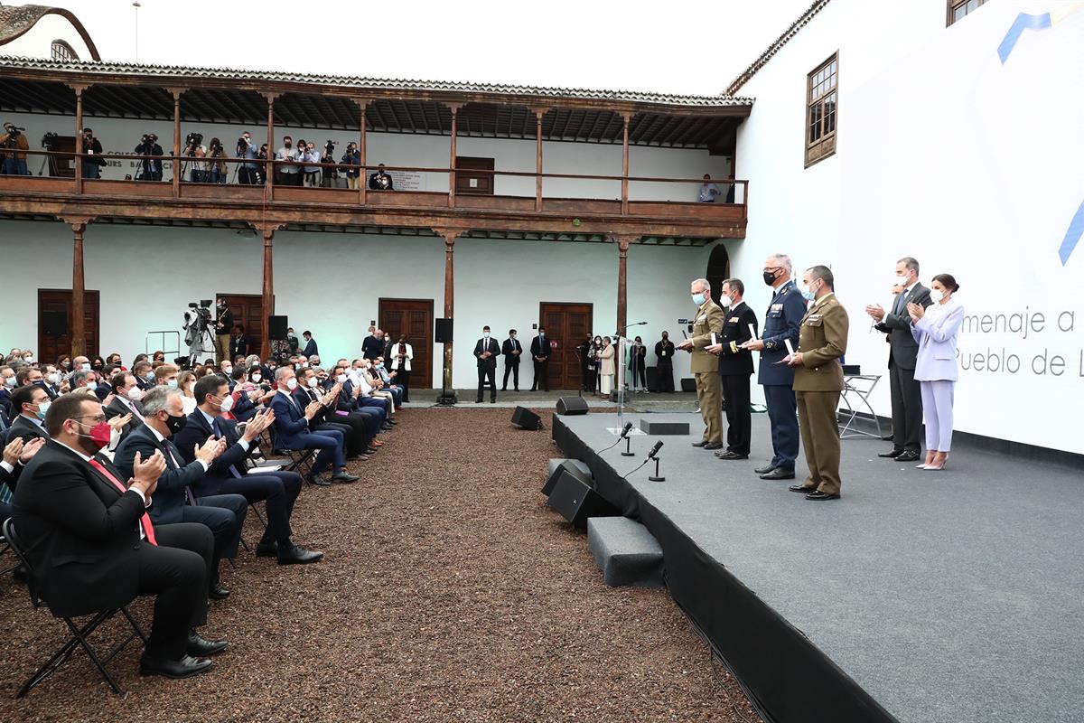 12/03/2022. Pedro Sánchez asiste al Acto de Homenaje a la Ejemplaridad del Pueblo de La Palma. Entrega de condecoraciones duante el homenaje...