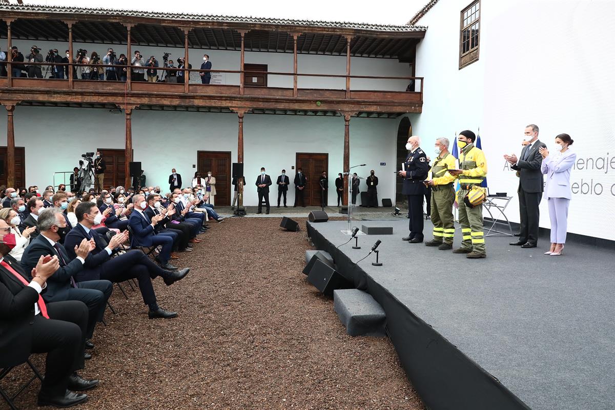 12/03/2022. Pedro Sánchez asiste al Acto de Homenaje a la Ejemplaridad del Pueblo de La Palma. Entrega de condecoraciones duante el homenaje...