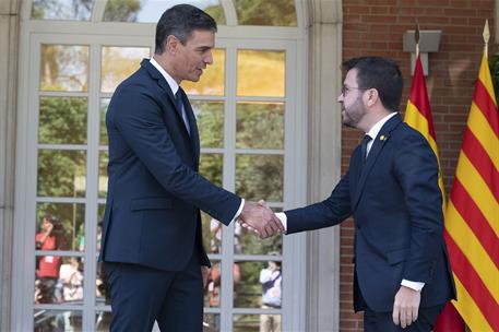 15/07/2022. El presidente del Gobierno recibe al presidente de la Generalitat de Cataluña, Pere Aragonès. El presidente del Gobierno saluda ...