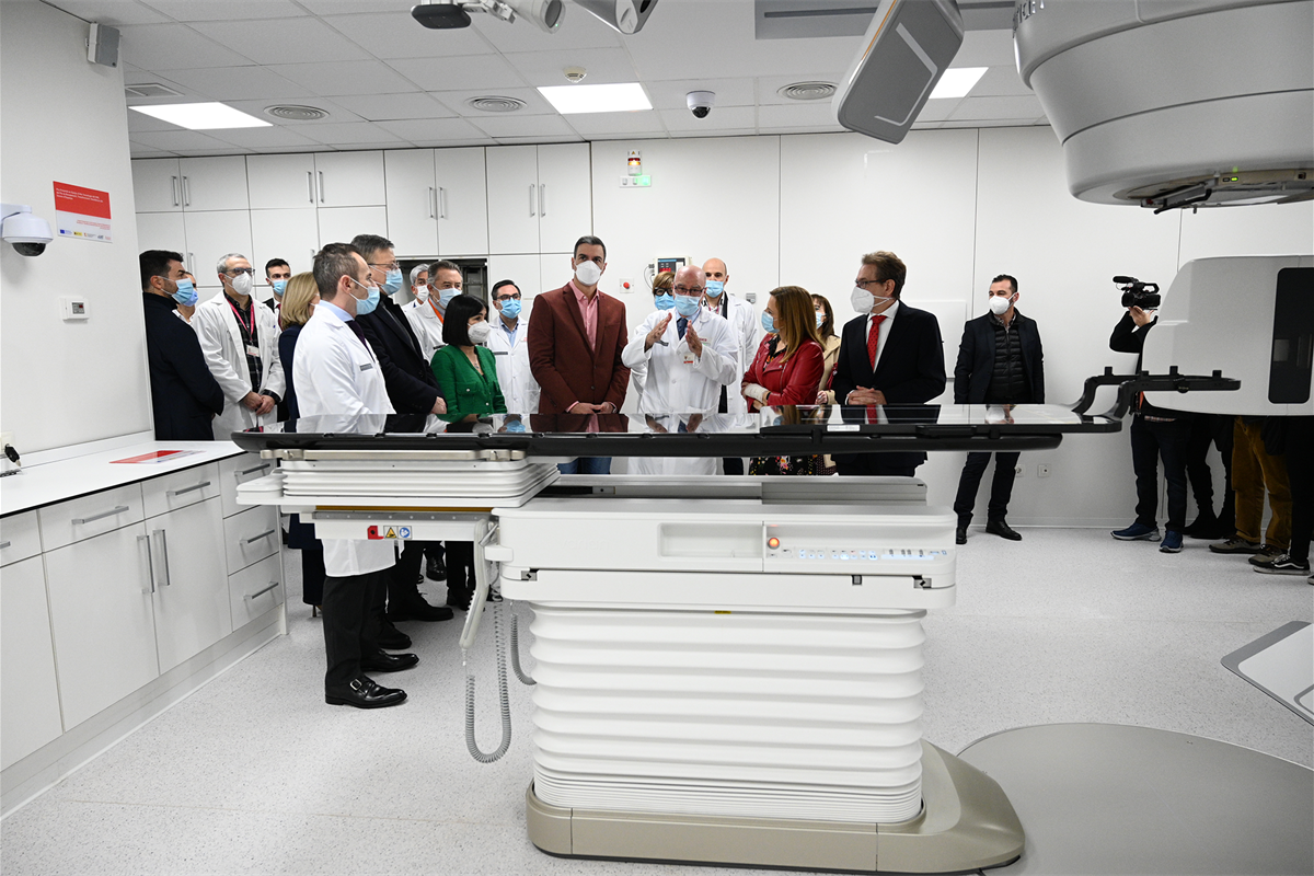 17/12/2022. Pedro Sánchez visita el Hospital Universitario y Politécnico La Fe de Valencia. Pedro Sánchez visita el Hospital Universitario y...