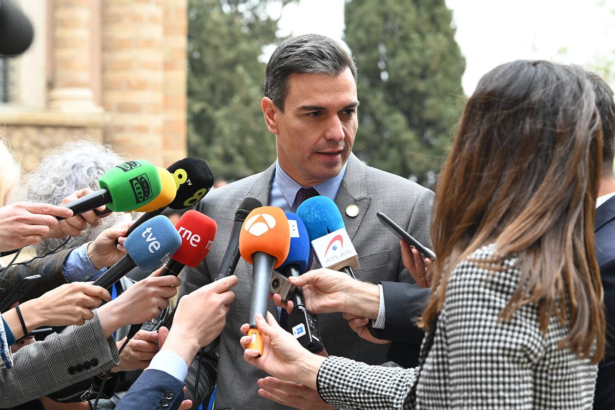 18/03/2022. El presidente del Gobierno viaja a Roma. El presidente del Gobierno, Pedro Sánchez, atiende a los medios de comunicación tras re...