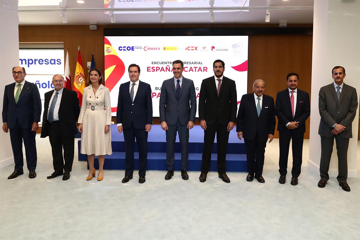 18/05/2022. Pedro Sánchez participa en el acto inaugural del foro empresarial España-Catar. Foto de familia del acto inaugural del foro empr...