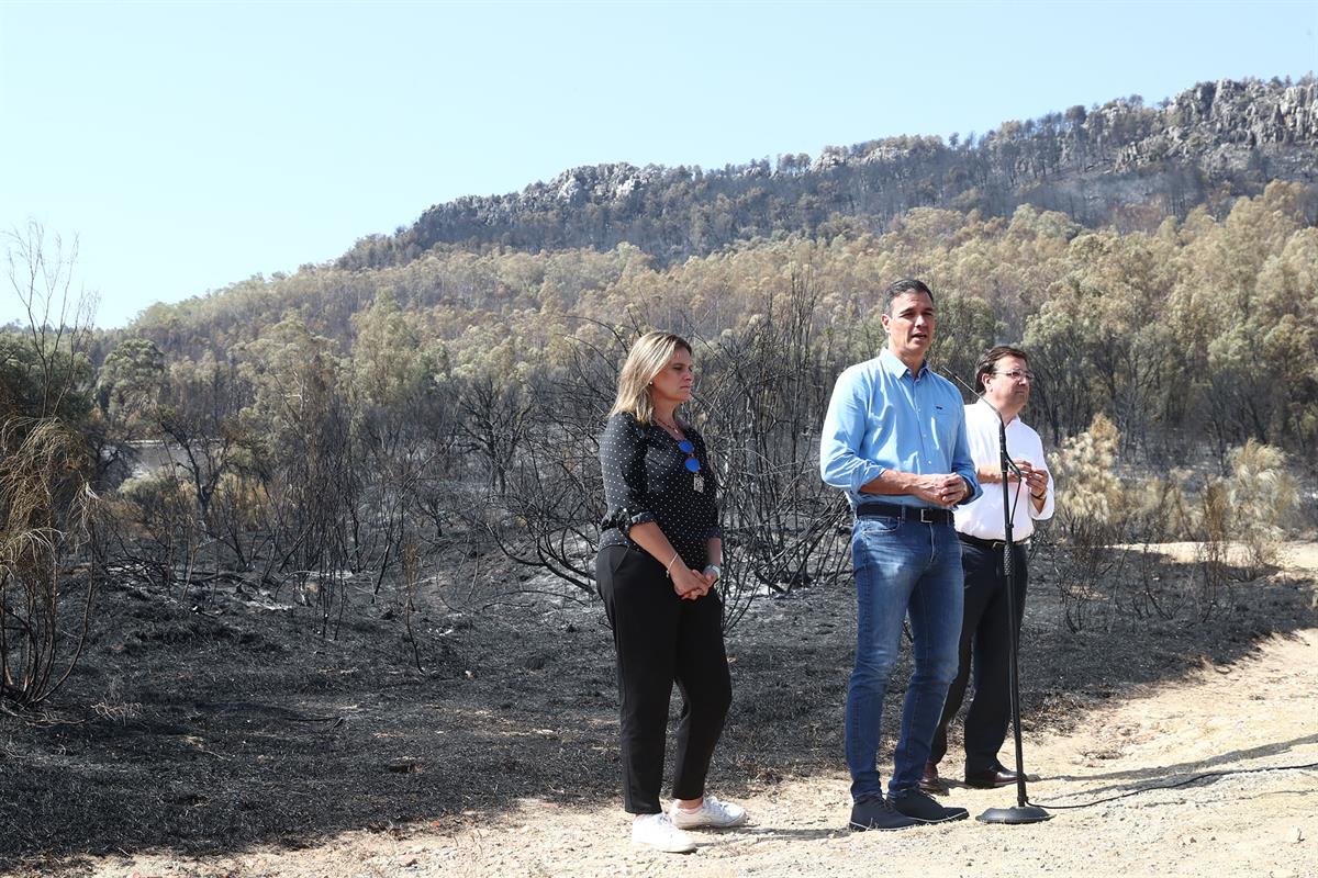 18/07/2022. El presidente del Gobierno visita la zonas afectadas por los incendios en Cáceres. El presidente del Gobierno, Pedro Sánchez, ac...