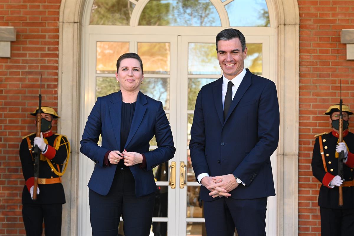 21/02/2022. Pedro Sánchez recibe a la primera ministra de Dinamarca, Mette Frederiksen. El presidente del Gobierno, Pedro Sánchez, ha recibi...