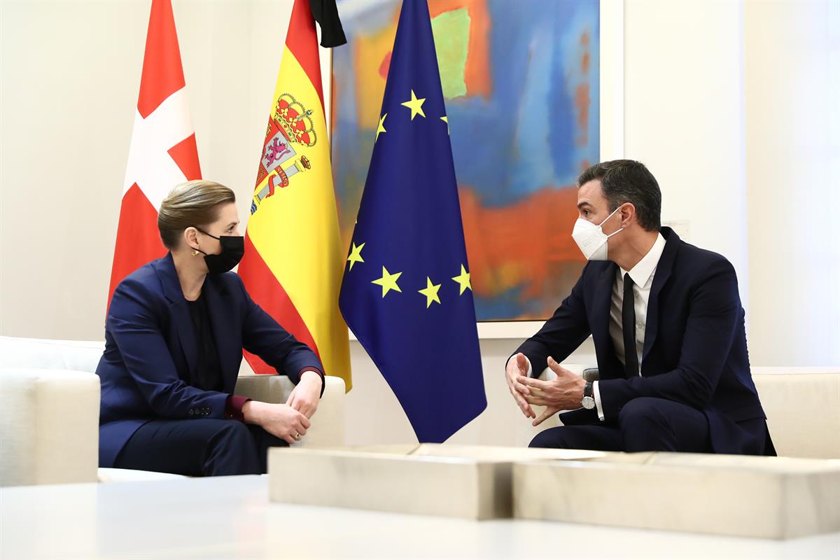 21/02/2022. Pedro Sánchez recibe a la primera ministra de Dinamarca, Mette Frederiksen. El presidente del Gobierno, Pedro Sánchez, y la prim...