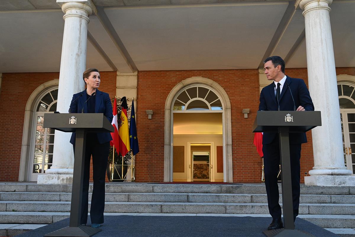 21/02/2022. Pedro Sánchez recibe a la primera ministra de Dinamarca, Mette Frederiksen. El presidente del Gobierno, Pedro Sánchez, y la prim...