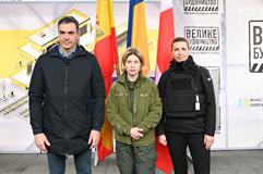 Pedro Sánchez y la primera ministra de Dinamarca, a su llegada a Kyiv