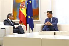 El presidente del Gobierno durante su reunión con Rafael Mariano Grossi, director general del OIEA