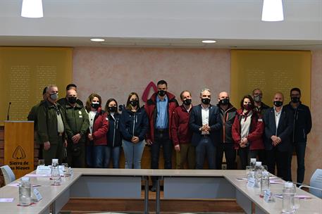 31/01/2022. Pedro Sánchez visita el Parque Nacional de la Sierra de las Nieves. Fotografía de familia del encuentro del presidente del Gobie...