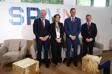 1/12/2023. Pedro Sánchez asiste a la presentación del acuerdo CEPSA-Maersk. El CEO de Cepsa, Maarten Wetselaar, el presidente del Gobierno, ...