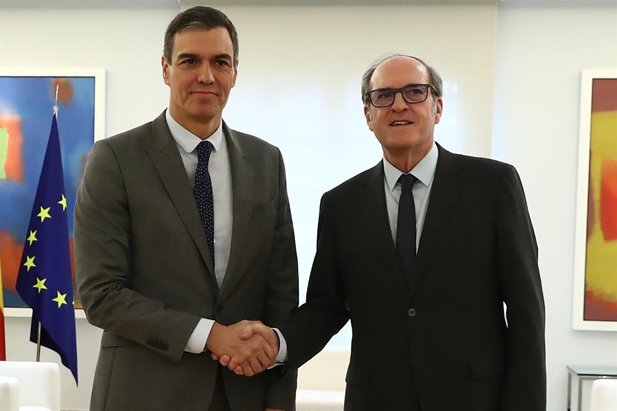 2/11/2023. Pedro Sánchez se reúne con el defensor del pueblo, Ángel Gabilondo. El presidente del Gobierno en funciones, Pedro Sánchez, junto...