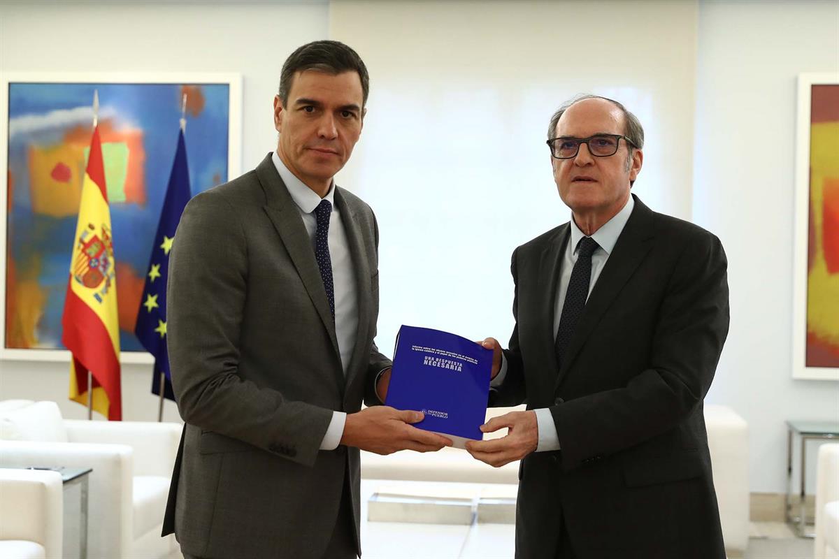 2/11/2023. Pedro Sánchez se reúne con el Defensor del Pueblo, Ángel Gabilondo. El presidente del Gobierno en funciones, Pedro Sánchez, recib...