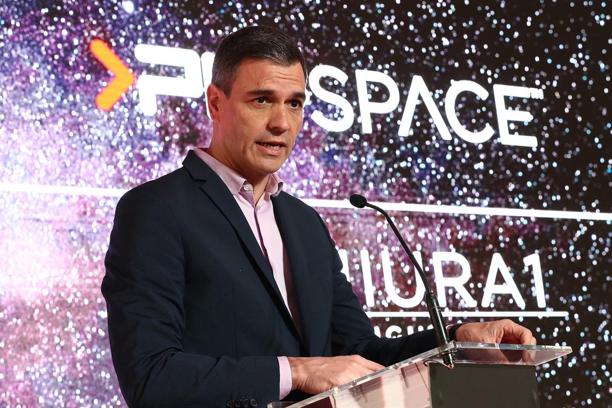 11/03/2023. Pedro Sánchez visita la base de lanzamiento de la empresa PLD Space. El presidente del Gobierno, Pedro Sánchez, durante su inter...