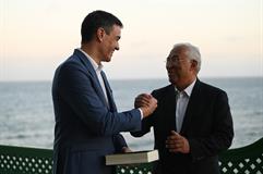 El presidente del Gobierno, Pedro Sánchez, y el primer ministro de Portugal, António Costa