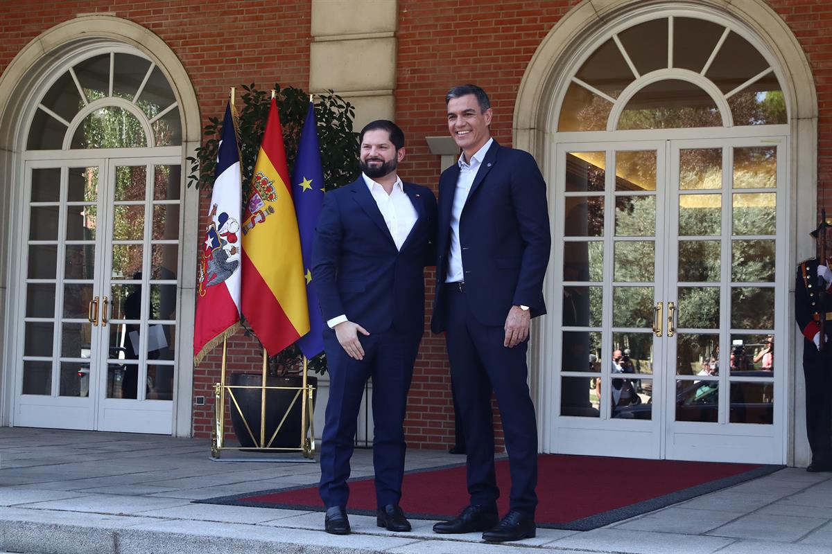 14/07/2023. Pedro Sánchez recibe al presidente de Chile, Gabriel Boric. El presidente del Gobierno, Pedro Sánchez, junto al presidente de la...