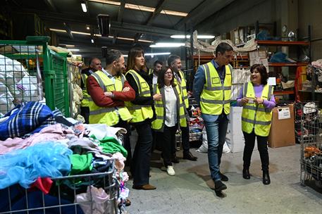 17/04/2023. Pedro Sánchez visita el proyecto Koopera, en Mungia (Bizkaia). El presidente del Gobierno, Pedro Sánchez, a su llegada a las ins...