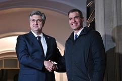 El presidente Pedro Sánchez y el primer ministro de la República de Croacia, Andrej Plenković