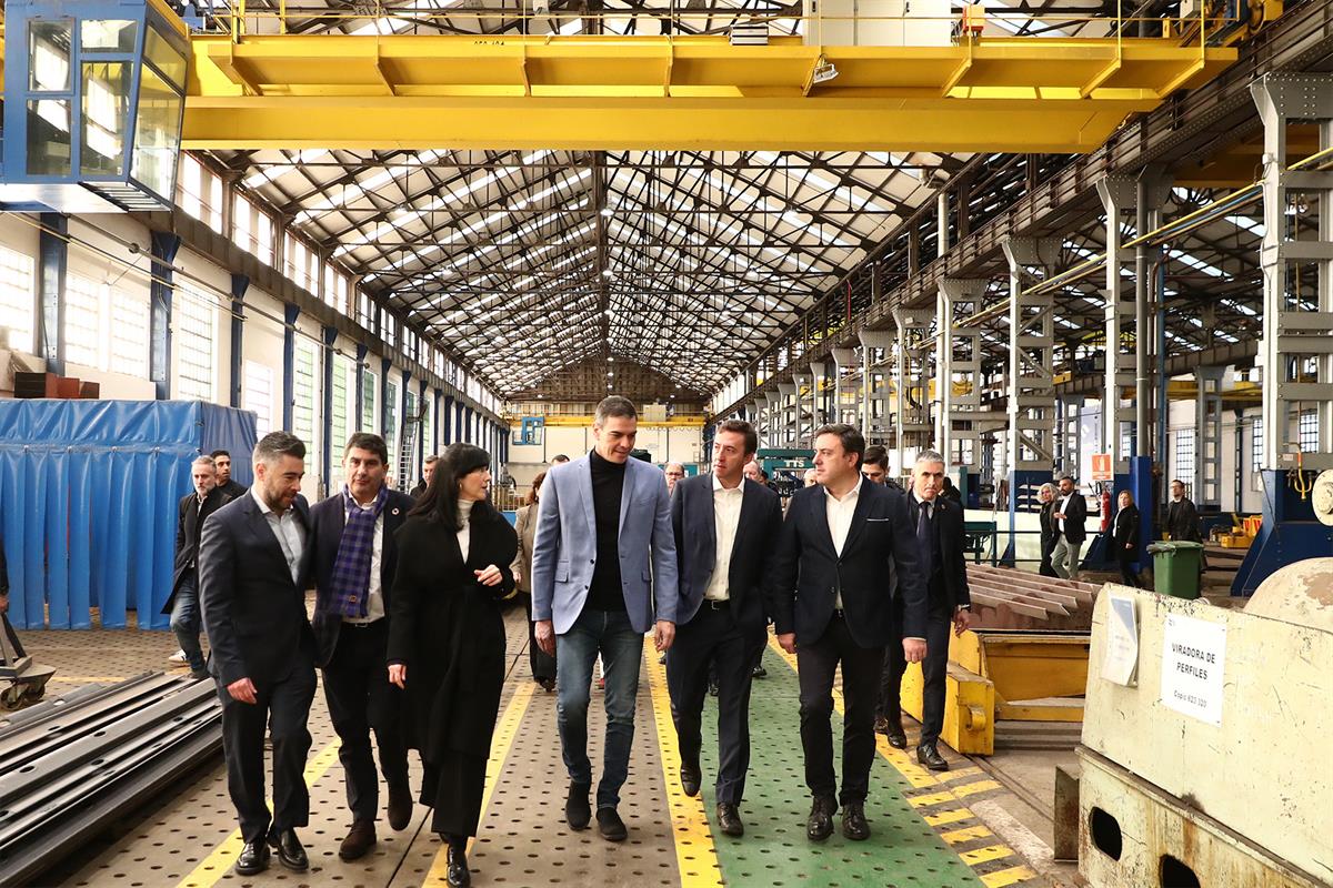 16/12/2023. Visita de Pedro Sánchez a las instalaciones del artillero de Navantia. Visita de Pedro Sánchez a las instalaciones del artillero...