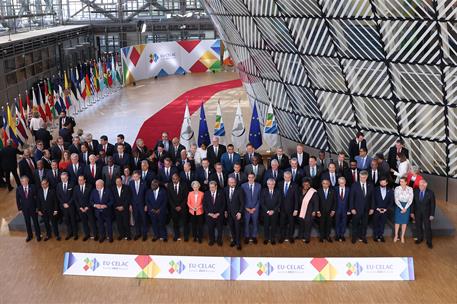 17/07/2023. Pedro Sánchez participa en la Cumbre UE-CELAC. El presidente del Gobierno, Pedro Sánchez, junto a los jefes de Estado y de Gobie...
