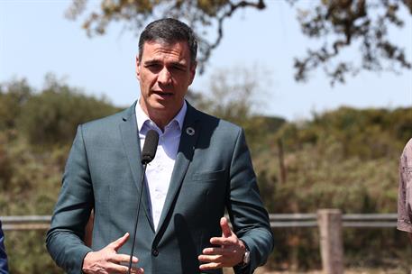 20/04/2023. Pedro Sánchez visita el Parque Nacional de Doñana. El presidente del Gobierno, Pedro Sánchez, realiza una declaración al inicio ...