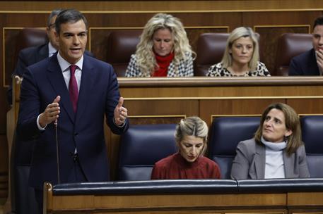 20/12/2023. S&#225;nchez asiste a la sesi&#243;n de control al Gobierno en el Congreso de los Diputados. El presidente del Gobierno, Pedro S&#225;nchez, du...