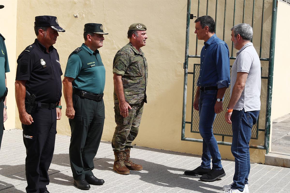 21/08/2023. Pedro Sánchez visita la zona afectada por el incendio de Tenerife. El presidente del Gobierno, Pedro Sánchez, durante su visita ...