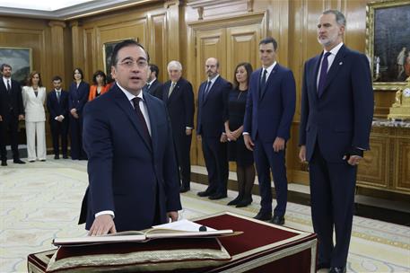 21/11/2023. Acto de promesa de los nuevos ministros. El ministro de Asuntos Exteriores, Unión Europea y Cooperación, José Manuel Albares, pr...