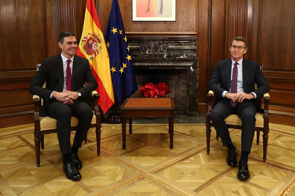 22/12/2023. El presidente del Gobierno mantiene un encuentro con el presidente del Partido Popular. El presidente del Gobierno, Pedro Sánche...