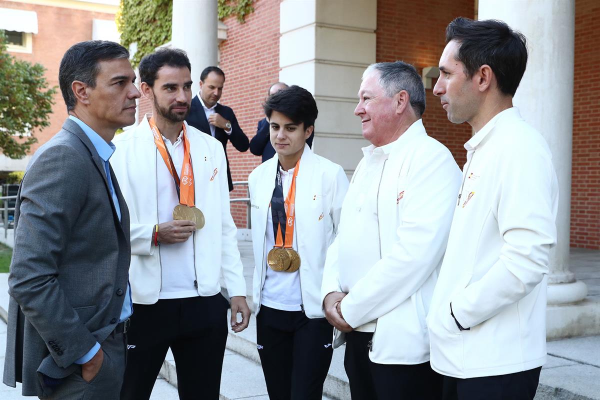 29/08/2023. Pedro Sánchez recibe a los campeones del mundo de atletismo en La Moncloa. Los integrantes de la delegación española de atletism...