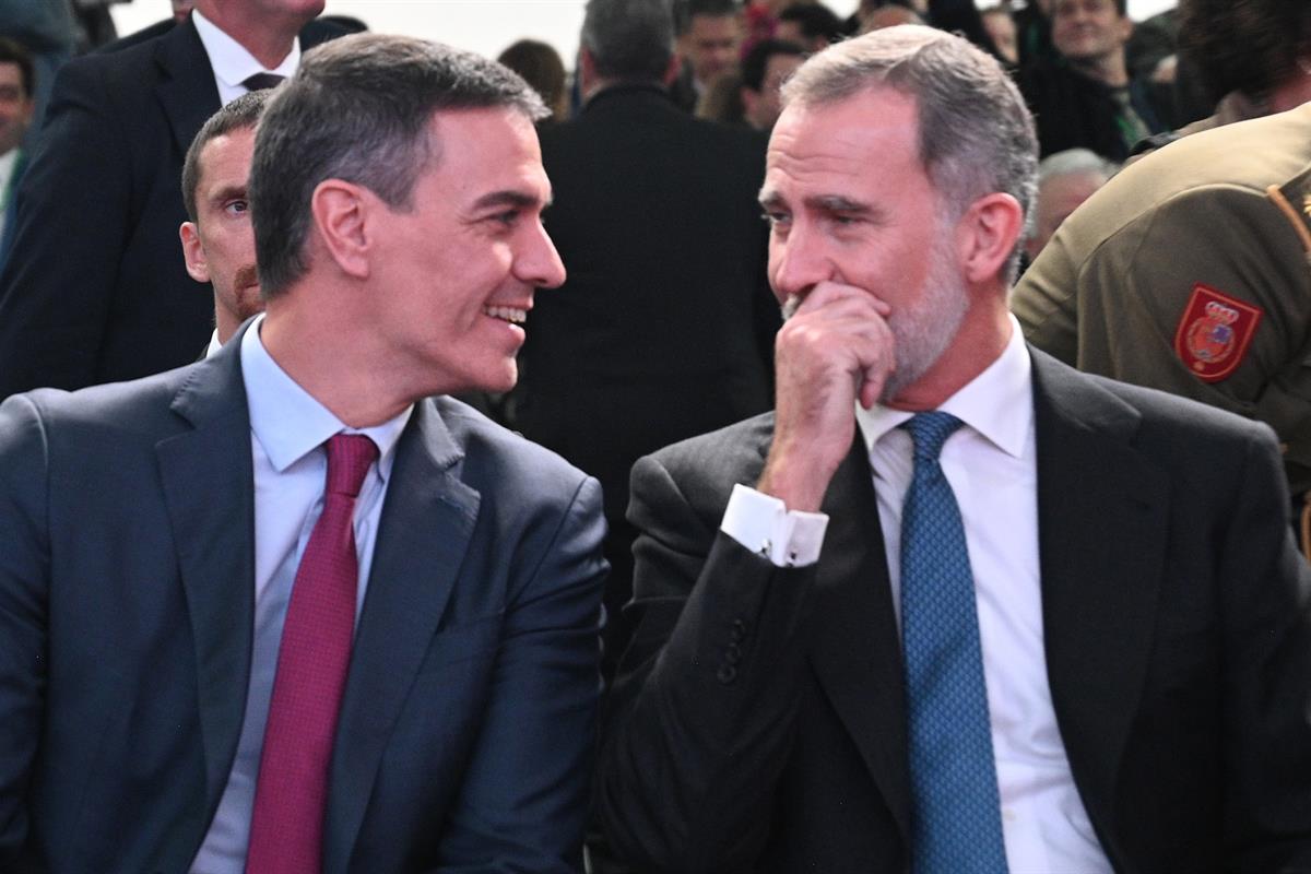 29/11/2023. Inauguración de la variante de Pajares de Alta Velocidad. El presidente del Gobierno, Pedro Sánchez, y el rey Felipe VI, en el a...