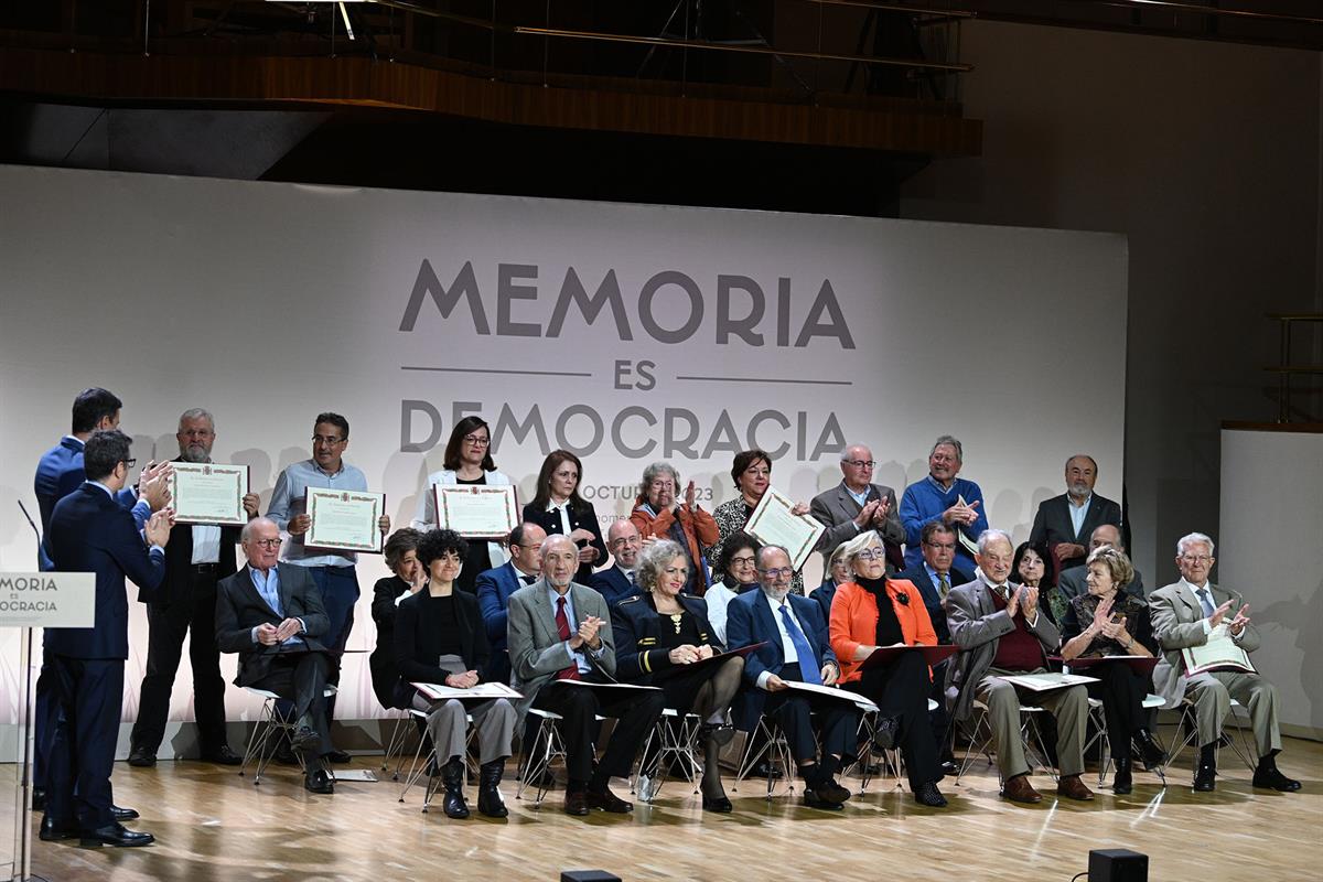 30/10/2023. El presidente del Gobierno en funciones, Pedro Sánchez, y el ministro de la Presidencia, Relaciones con las Cortes y Memoria Democrátic...