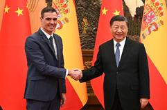 El presidente del Gobierno es recibido por el presidente de la República Popular China, Xi Jinping