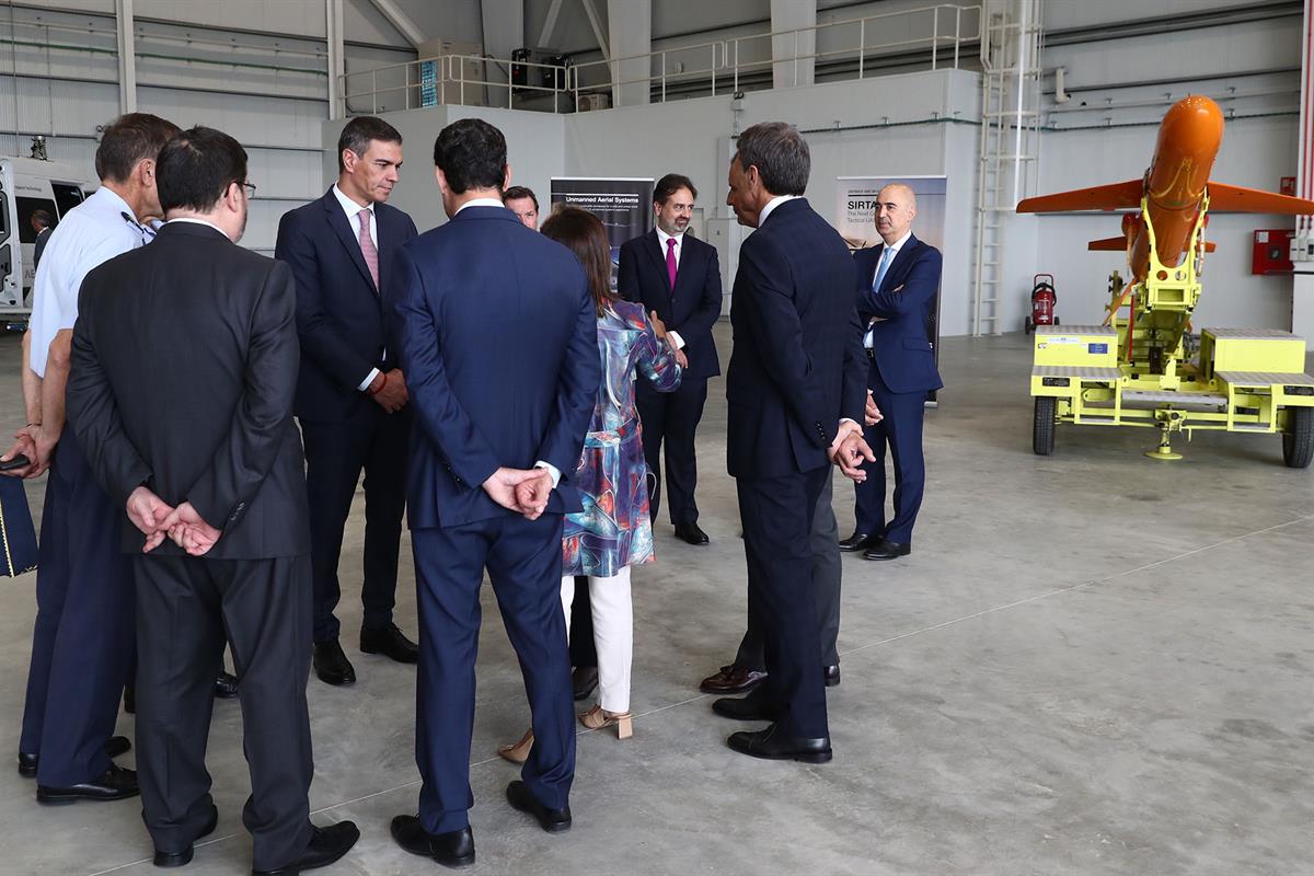 1/10/2024. Pedro Sanchez en instalaciones del Centro de Ensayos de Sistemas Aéreos no Tripulados. Pedro Sánchez durante la vista a la exposi...