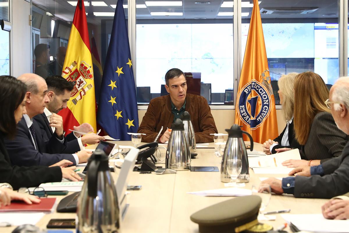 1/11/2024. Pedro Sánchez se reúne con el Comité Estatal de Coordinación y Dirección de Protección Civil y visita la AEMET. El presidente del...