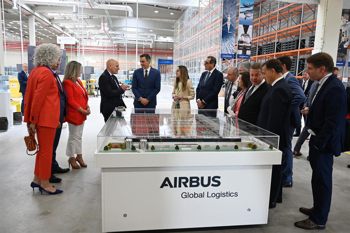 El presidente del Gobierno, Pedro Sánchez, durante visita al hub logístico industrial de Airbus Helicopters. 