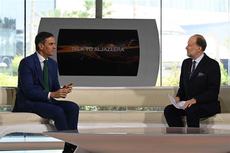 3/04/2024. Viaje oficial de Pedro Sánchez a Catar. El presidente del Gobierno, Pedro Sánchez, es entrevistado en el canal de televisión Al Jazeera.