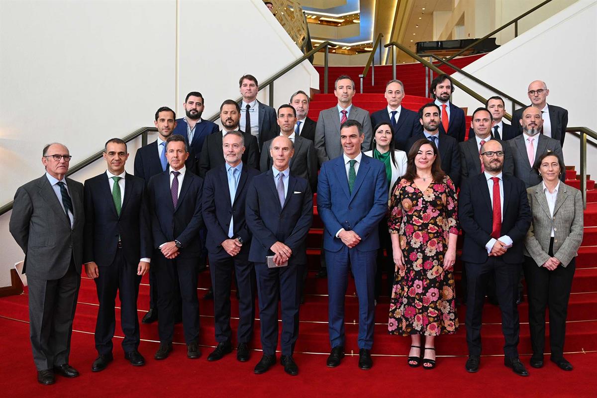 3/04/2024. Viaje oficial de Pedro Sánchez a Catar. Foto de familia del presidente del Gobierno, Pedro Sánchez, con motivo del encuentro con ...