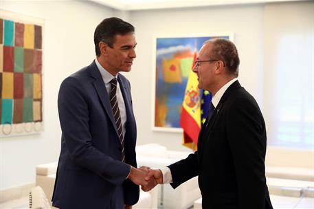 3/06/2024. Pedro Sánchez se reúne con el director regional de la OMS para Europa, Hans Kluge. El presidente del Gobierno, Pedro Sánchez, sal...