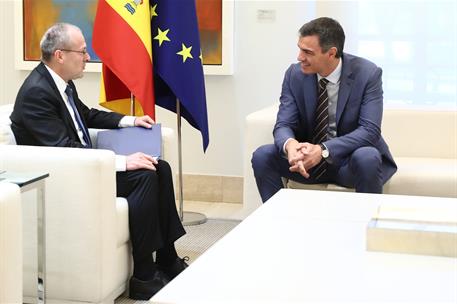 3/06/2024. Pedro Sánchez se reúne con el director regional de la OMS para Europa, Hans Kluge. El presidente del Gobierno, Pedro Sánchez, dur...