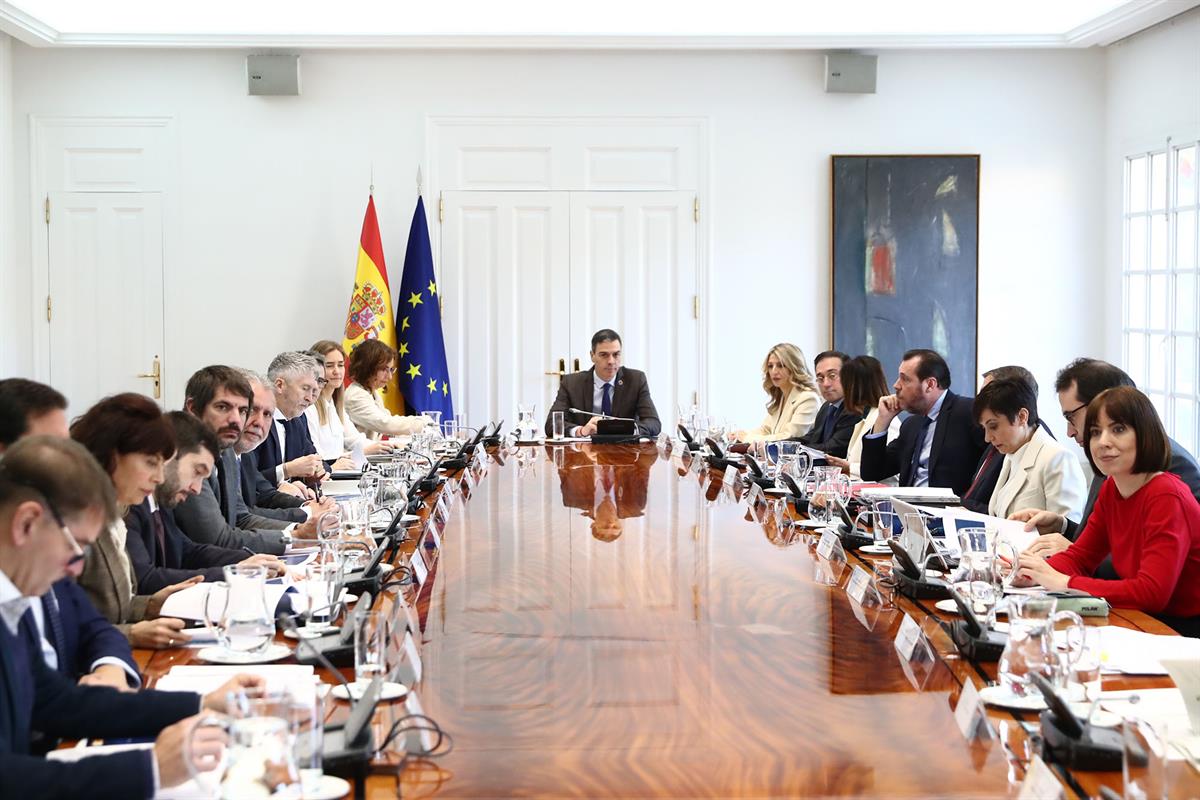 3/12/2024. Pedro Sánchez, preside la Comisión Interministerial del Plan de Recuperación. El presidente del Gobierno, Pedro Sánchez junto a l...