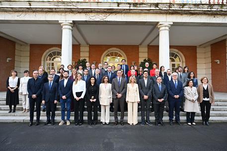 3/12/2024. Pedro Sánchez se reúne con asesores científicos ministeriales y representantes de la ONAC. Foto de familia de los componentes del...