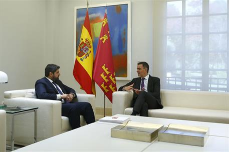 4/10/2024. Pedro Sánchez recibe al presidente de la Región de Murcia, Fernando López Miras. El presidente del Gobierno, Pedro Sánchez, y el ...