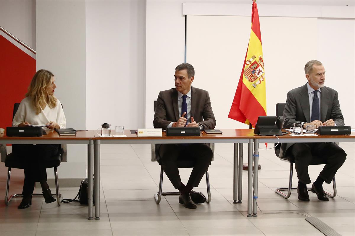 4/11/2024. Pedro Sánchez asiste a la reunión del Comité de crisis para el seguimiento de los efectos de la DANA. El presidente del Gobierno,...